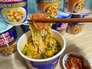NISSIN 닛신 컵누들  4종 - 씨푸드오리지날, 씨푸드 스파이시, 씨푸드 커리, 씨푸드 XO소스 — 5점을 준 리뷰어가 2022년 4월 올린 사용 사진