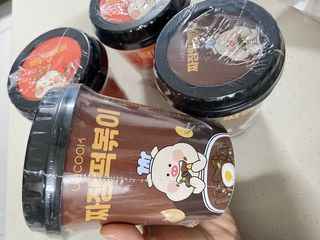 유비쿡 컵떡볶이 매운컵떡볶이2개/ 짜장컵떡볶이 2개  총 4개세트 — 4.5점을 준 리뷰어가 2021년 3월 올린 사용 사진