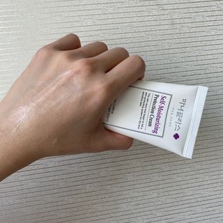 셀프 모이스처라이징 프로텍션 크림 셀프 모이스처라이징 프로텍션크림 — 5점을 준 리뷰어가 2022년 4월 올린 사용 사진