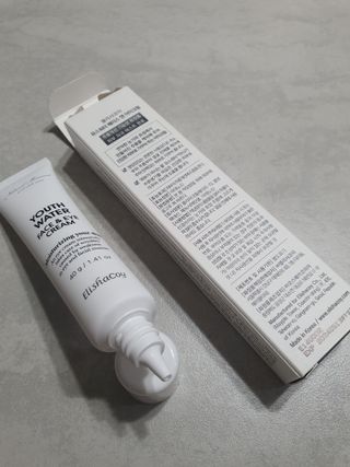 멈칫(MUMCHIT) 넥퍼퓸 NECKPERFUME 2가지 향 — 4.5점을 준 리뷰어가 2021년 11월 올린 사용 사진