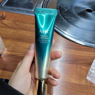 [NEW 탄력유턴 아이크림] AHC 유스 래스팅 리얼 아이크림 포 페이스 — 5점을 준 리뷰어가 2021년 1월 올린 사용 사진