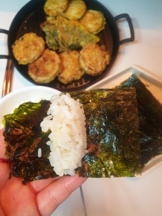 [해림맛김] 들기름에 구운 바삭바삭 김 4종 세트 + 1종 랜덤발송 총5개입 — 5점을 준 리뷰어가 2021년 2월 올린 사용 사진