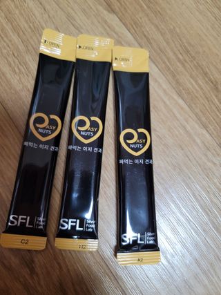 짜먹는 이지견과 짜먹는 이지아몬드, 짜먹는 이지허니피넛, 짜먹는 이지캐슈넛 각 10g X  10포 — 5점을 준 리뷰어가 2021년 2월 올린 사용 사진