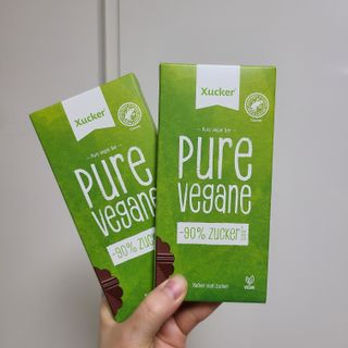 당류2g 자일리톨로 단맛을낸 슈카 퓨어비건 무설탕초콜릿 Xucker vegan 2개입 — 4점을 준 리뷰어가 2021년 4월 올린 사용 사진