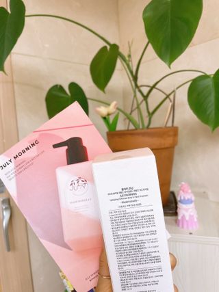 줄라이 모닝 _ JULY MORNING 줄라이모닝 하이드레이팅 퍼퓸드 바디앤핸드 에멀젼 — 5점을 준 리뷰어가 2021년 8월 올린 사용 사진