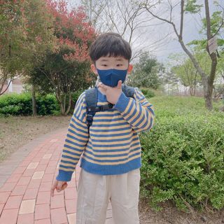 [블루 본 아이노우] 유아용 컬러마스크 40 PCS SET 2중 택 1 — 5점을 준 리뷰어가 2021년 4월 올린 사용 사진