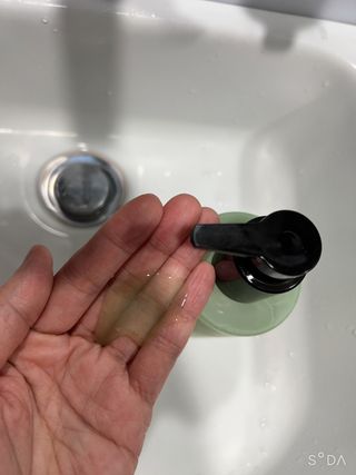 프리마인 메이크업과 들뜨는 각질까지 한방에 깐달걀로! 순하기까지한 셀베이스 그린티클렌저(200ml) — 4.5점을 준 리뷰어가 2023년 1월 올린 사용 사진