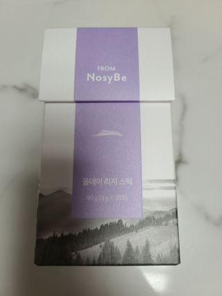 프롬노시베_이너뷰티 올데이 리지 스틱 — 3점을 준 리뷰어가 2021년 4월 올린 사용 사진