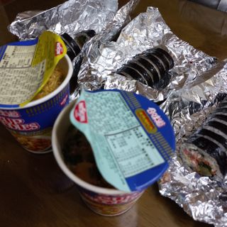 NISSIN 닛신 컵누들  4종 - 씨푸드오리지날, 씨푸드 스파이시, 씨푸드 커리, 씨푸드 XO소스 — 5점을 준 리뷰어가 2022년 4월 올린 사용 사진
