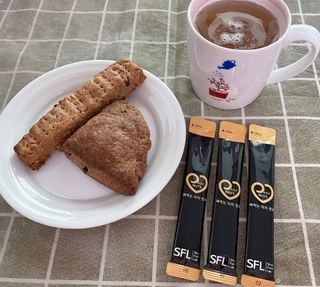 짜먹는 이지견과 짜먹는 이지아몬드, 짜먹는 이지허니피넛, 짜먹는 이지캐슈넛 각 10g X  10포 — 4점을 준 리뷰어가 2021년 1월 올린 사용 사진