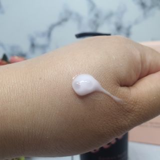 난나 살몬 스파이더 검버섯 미백 톤업 화이트닝 연어 앰플 크림 300ml 대용량 — 5점을 준 리뷰어가 2022년 8월 올린 사용 사진
