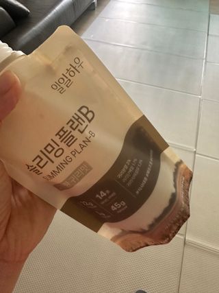 일일하우 슬리밍 플랜B 고소한 귀리맛, 진한 카카오맛 (체중조절식) — 5점을 준 리뷰어가 2023년 7월 올린 사용 사진