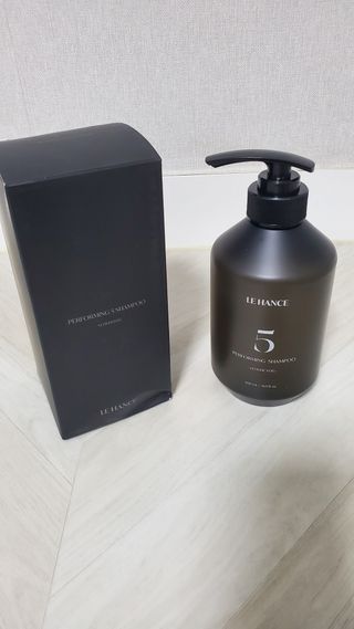 르핸스 퍼포밍 5 샴푸 비반트 포렛/베티버 포그 — 5점을 준 리뷰어가 2022년 12월 올린 사용 사진