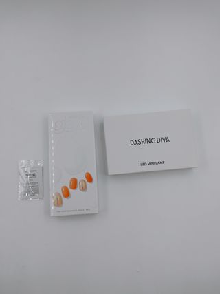 데싱디바 글레이즈 젤네일 별빛유리네일 6종_랜덤발송 — 5점을 준 리뷰어가 2021년 8월 올린 사용 사진