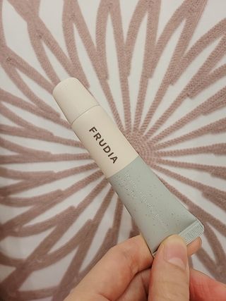 [후르디아] 올리브영 착한보습 비건 립버터 2종 — 5점을 준 리뷰어가 2021년 10월 올린 사용 사진