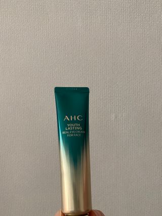 [NEW 탄력유턴 아이크림] AHC 유스 래스팅 리얼 아이크림 포 페이스 — 5점을 준 리뷰어가 2021년 2월 올린 사용 사진