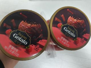 롯데제과 본젤라또 비스킷&바닐라카라멜바, 본젤라또 베리쇼콜라컵 — 5점을 준 리뷰어가 2021년 11월 올린 사용 사진