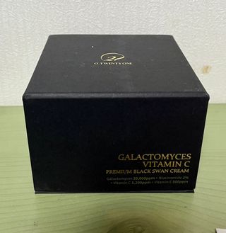 오투에니원 갈락토미세스 비타민 C 프리미엄 블랙스완 크림 50g — 5점을 준 리뷰어가 2022년 12월 올린 사용 사진