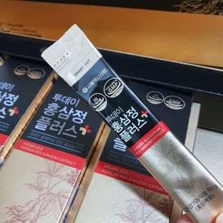 서울약사신협_투데이홍삼정플러스스틱_10g x 60포 — 5점을 준 리뷰어가 2021년 7월 올린 사용 사진