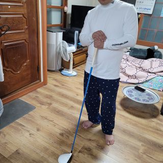 다운블로우_DBFWLB-6000M_FW 남자 스포츠 기능성 골프웨어 기모 이너 티셔츠(화이트) — 5점을 준 리뷰어가 2024년 12월 올린 사용 사진