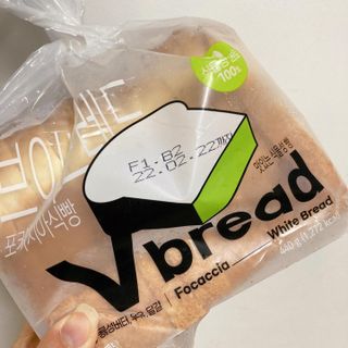롯데제과 Vbread 포카치아식빵1개 + 미니식빵 1개 + 머핀 2개 세트 — 4점을 준 리뷰어가 2021년 9월 올린 사용 사진
