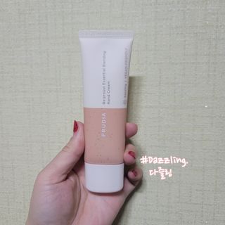 [후르디아] 끈적임 없는 착한성분 비건  핸드크림 3종 — 5점을 준 리뷰어가 2022년 2월 올린 사용 사진