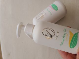 mom e 맘이 내추럴 베이비 케어 샴푸앤바스+로션 — 5점을 준 리뷰어가 2021년 1월 올린 사용 사진