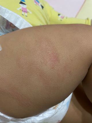 mom e 맘이 내추럴 베이비 케어 샴푸앤바스+로션 — 4점을 준 리뷰어가 2021년 1월 올린 사용 사진