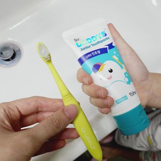 닥터데디스 안심불소 튼튼치약(청포도, 민트 중 택 1) 60g + 여행용 미니 치약 15g — 5점을 준 리뷰어가 2022년 9월 올린 사용 사진