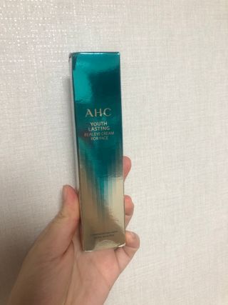 [NEW 탄력유턴 아이크림] AHC 유스 래스팅 리얼 아이크림 포 페이스 — 5점을 준 리뷰어가 2021년 2월 올린 사용 사진