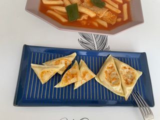 (주)성경순만두 곤약만두.콘치즈만두,삼각당면만두,당면 야끼만두,대구전통 납작만두,떡뽁이 매콤소스,달콤소스 — 5점을 준 리뷰어가 2023년 4월 올린 사용 사진