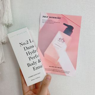 줄라이 모닝 _ JULY MORNING 줄라이모닝 하이드레이팅 퍼퓸드 바디앤핸드 에멀젼 — 5점을 준 리뷰어가 2021년 9월 올린 사용 사진