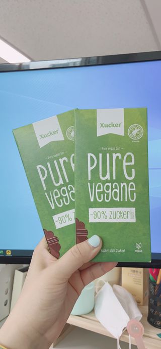 당류2g 자일리톨로 단맛을낸 슈카 퓨어비건 무설탕초콜릿 Xucker vegan 2개입 — 5점을 준 리뷰어가 2021년 4월 올린 사용 사진