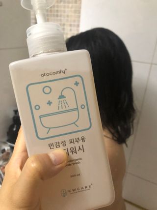 아토컴피 신생아도 사용가능한 무알러지 바디워시 & 여행키트 ( 독일 임상시험 완료 / 영유아 탑투토 워시 겸용 ) — 5점을 준 리뷰어가 2022년 9월 올린 사용 사진
