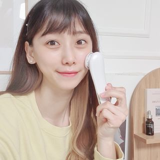 올인원 피부관리 이야 갈바닉 마사지기 — 5점을 준 리뷰어가 2023년 3월 올린 사용 사진