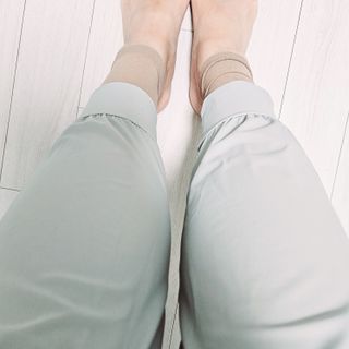 시그바리스 다이나벤 의료용 압박 스타킹 [종아리형] 여름철 다리 붓기 관리 하지정맥류 예방 — 4.5점을 준 리뷰어가 2024년 8월 올린 사용 사진
