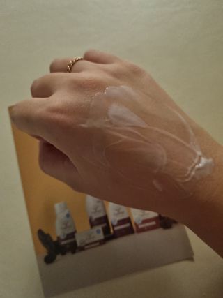 카프리나 산양밀크 모이스춰라이징 바디로션 350ml(오리지널향) — 5점을 준 리뷰어가 2023년 4월 올린 사용 사진