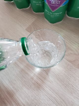 몽베스트 Montbest with Sparkling water Plain 20병 — 5점을 준 리뷰어가 2021년 10월 올린 사용 사진
