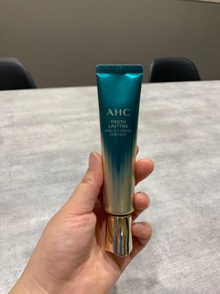 [NEW 탄력유턴 아이크림] AHC 유스 래스팅 리얼 아이크림 포 페이스 — 5점을 준 리뷰어가 2021년 1월 올린 사용 사진
