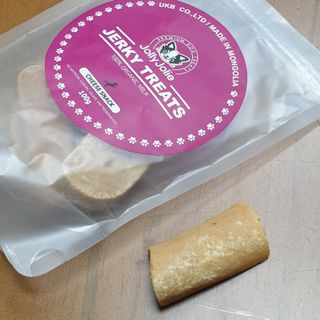 [졸리졸리] 애견 치즈스틱 (HORSE MILK CHEESE) — 5점을 준 리뷰어가 2023년 1월 올린 사용 사진