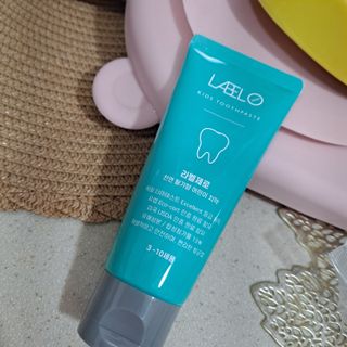 치과에서 쓰는 치약 _ 라벨제로 저불소 꼬마, 키즈, 유아, 베이비, 주니어 안전한 어린이치약 — 5점을 준 리뷰어가 2023년 2월 올린 사용 사진