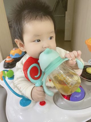유비맘 트라이탄 코니빨대컵_컬러 랜덤 발송 — 3.5점을 준 리뷰어가 2021년 1월 올린 사용 사진