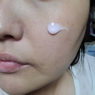 난나 살몬 스파이더 검버섯 미백 톤업 화이트닝 연어 앰플 크림 300ml 대용량 — 5점을 준 리뷰어가 2022년 8월 올린 사용 사진