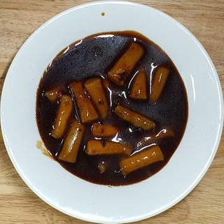 유비쿡 컵떡볶이 매운컵떡볶이2개/ 짜장컵떡볶이 2개  총 4개세트 — 5점을 준 리뷰어가 2021년 3월 올린 사용 사진