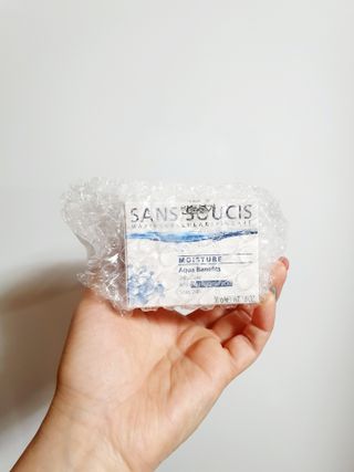 산수시 아쿠아 베네핏 24h 수부지 물광 속건조 수분크림 50ml — 5점을 준 리뷰어가 2021년 6월 올린 사용 사진