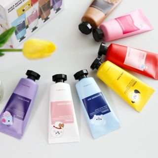 쿤달 BT21 시어버터 앤 마카다미아 퓨어 핸드크림 50ml 7구 기프트 세트 — 5점을 준 리뷰어가 2021년 3월 올린 사용 사진