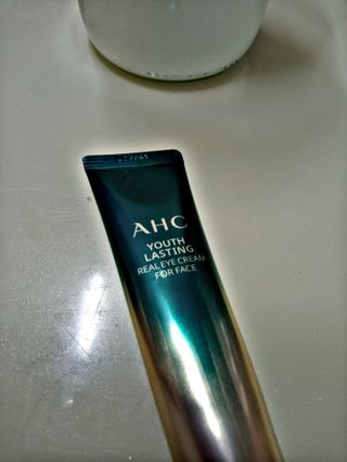 [NEW 탄력유턴 아이크림] AHC 유스 래스팅 리얼 아이크림 포 페이스 — 5점을 준 리뷰어가 2021년 2월 올린 사용 사진
