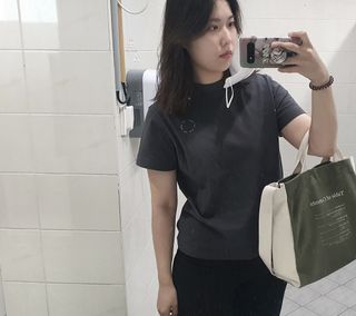 로서울 High Neck T-Shirt Navy, Gray — 5점을 준 리뷰어가 2021년 5월 올린 사용 사진