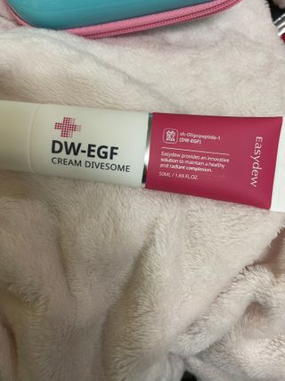 이지듀 DW-EGF 크림 다이브좀_콜라겐이 쏙쏙, 탄력피부로 다이빙 — 5점을 준 리뷰어가 2021년 2월 올린 사용 사진