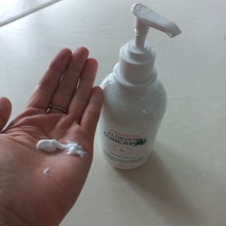 [닥터문] 프리미엄 알로에베라 선크림 500ml — 4.5점을 준 리뷰어가 2022년 6월 올린 사용 사진